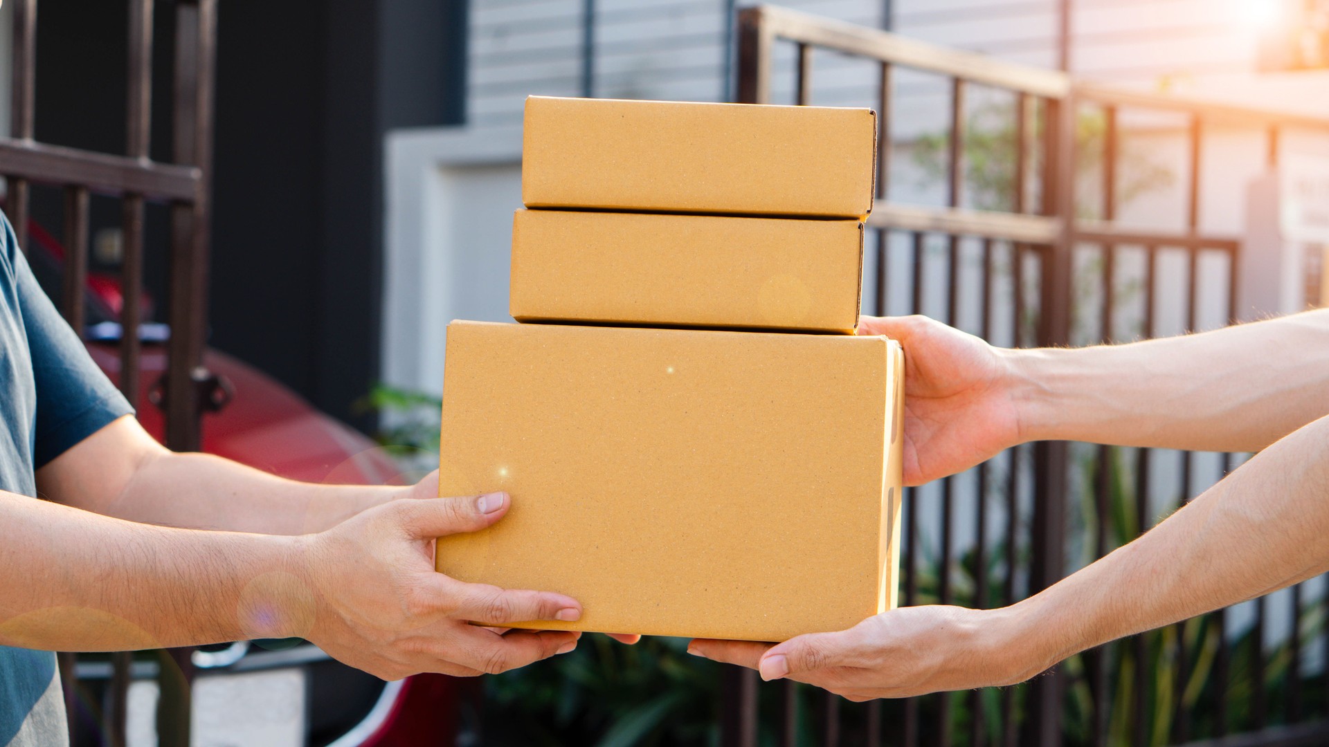Man receiving parcel from delivery man
, parcel delivery service for work from home people, parcel delivery with good depth of field